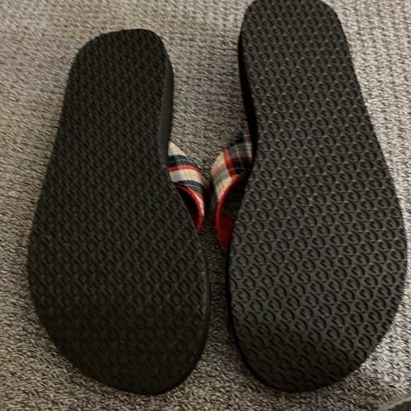 Size 9 women's LL Bean flip flop in great condition. Red, white, and blue plaid. - Picture 2 of 3